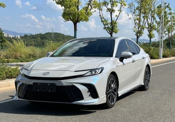 盈策略 14.98万入手准新凯美瑞，1.3万公里省油神车，值不值？